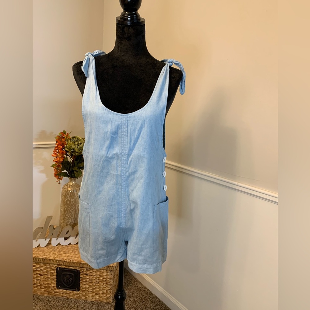 NWT - Dolce Vita Light Weight Light Colored Denim Shorts Romper, Size Small